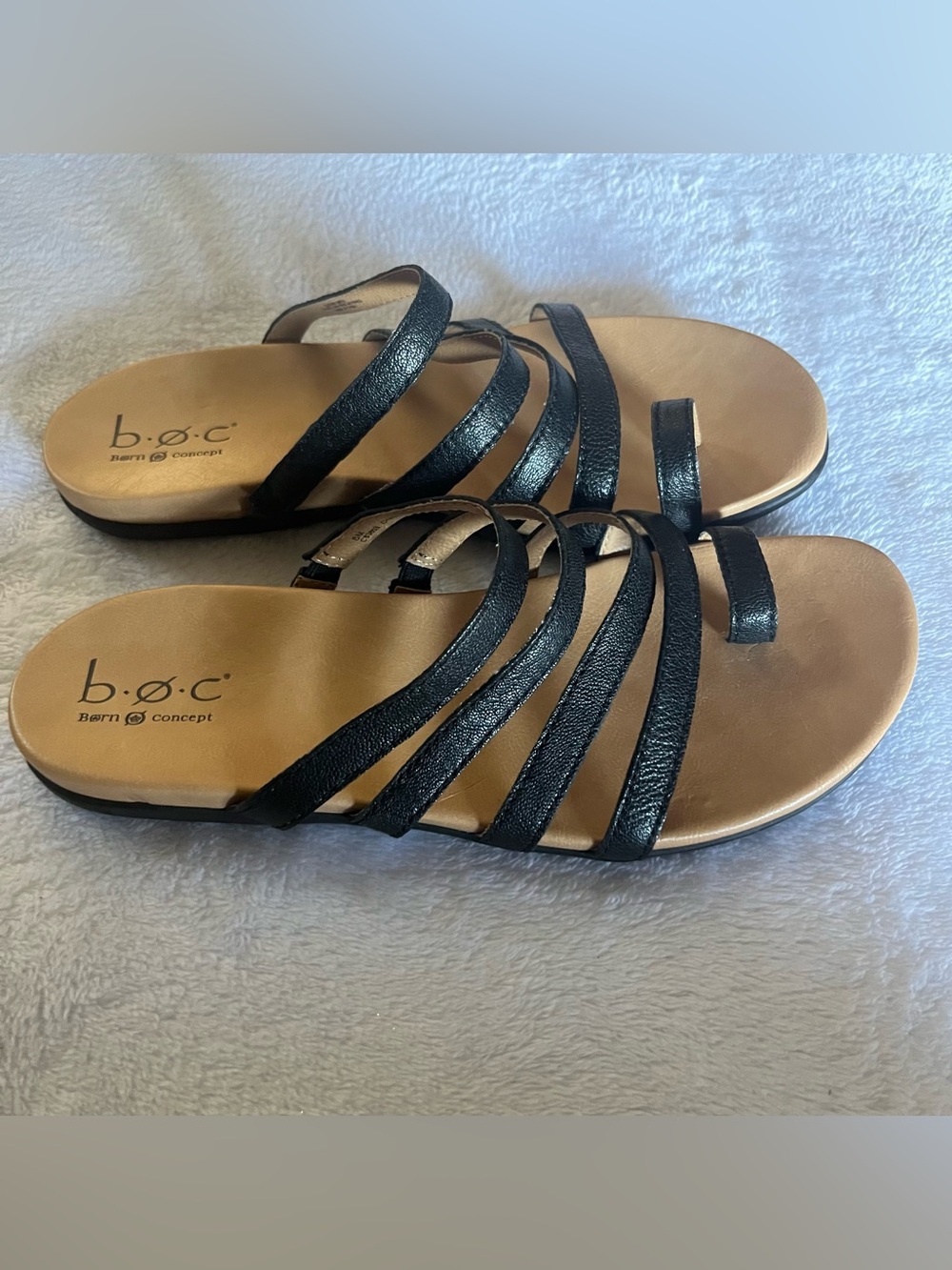 Born Concept leather Black Strappy Slip On Flat Sandals Casual Neutral Women’s 8